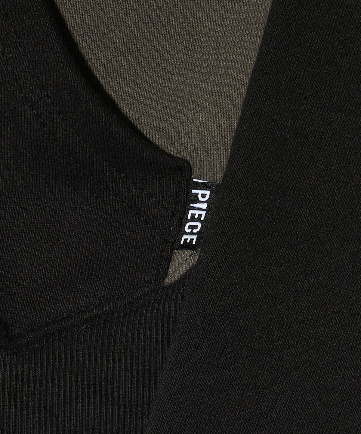 피스메이커(PIECE MAKER) EX CIRCLE HEM CROP HOODIE (CHARCOAL)