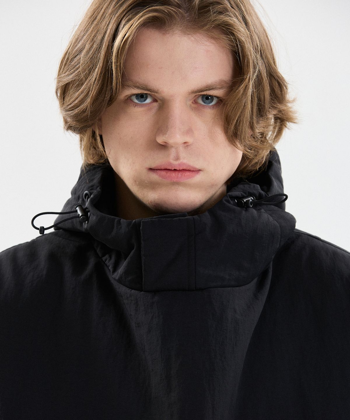 슈브토(SHVTO) Puffer black hoodie