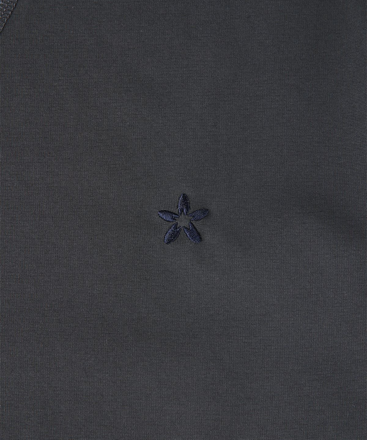 빠니깔레(PANICALE) 차콜 베이직 긴소매 삼각 티셔츠