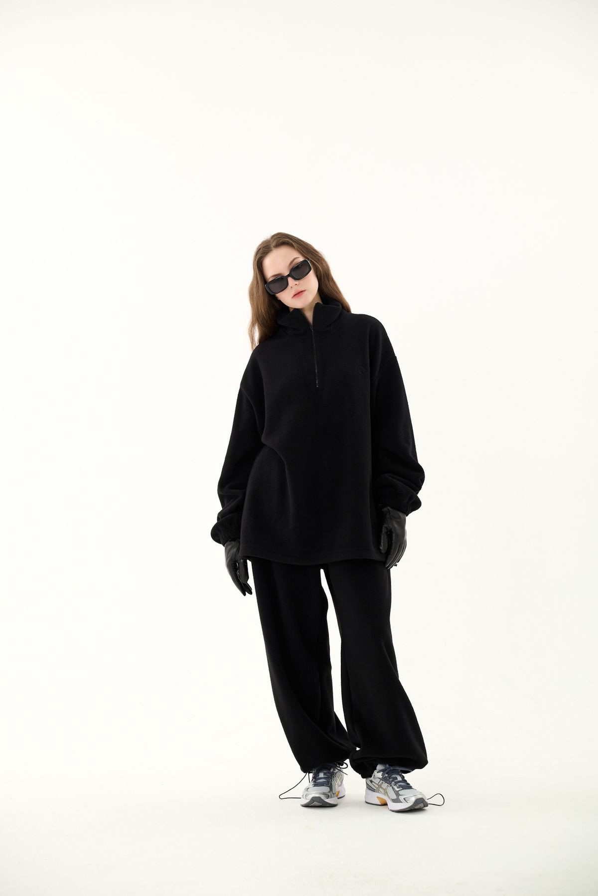 인터레스트(INTEREST) LONG HALF ZIP UP_BLACK