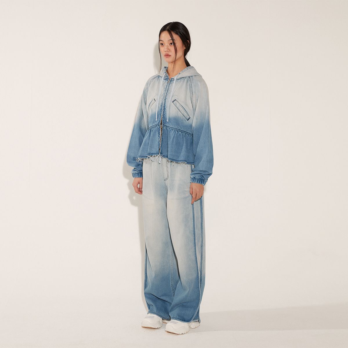 솔티페블(SALTY PEBBLE) GRADATION DENIM FLARED HOOD ZIP UP [BLUE]