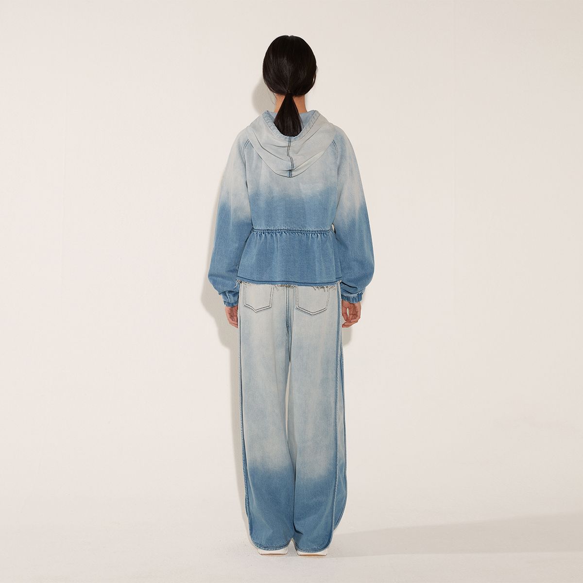 솔티페블(SALTY PEBBLE) GRADATION DENIM FLARED HOOD ZIP UP [BLUE]