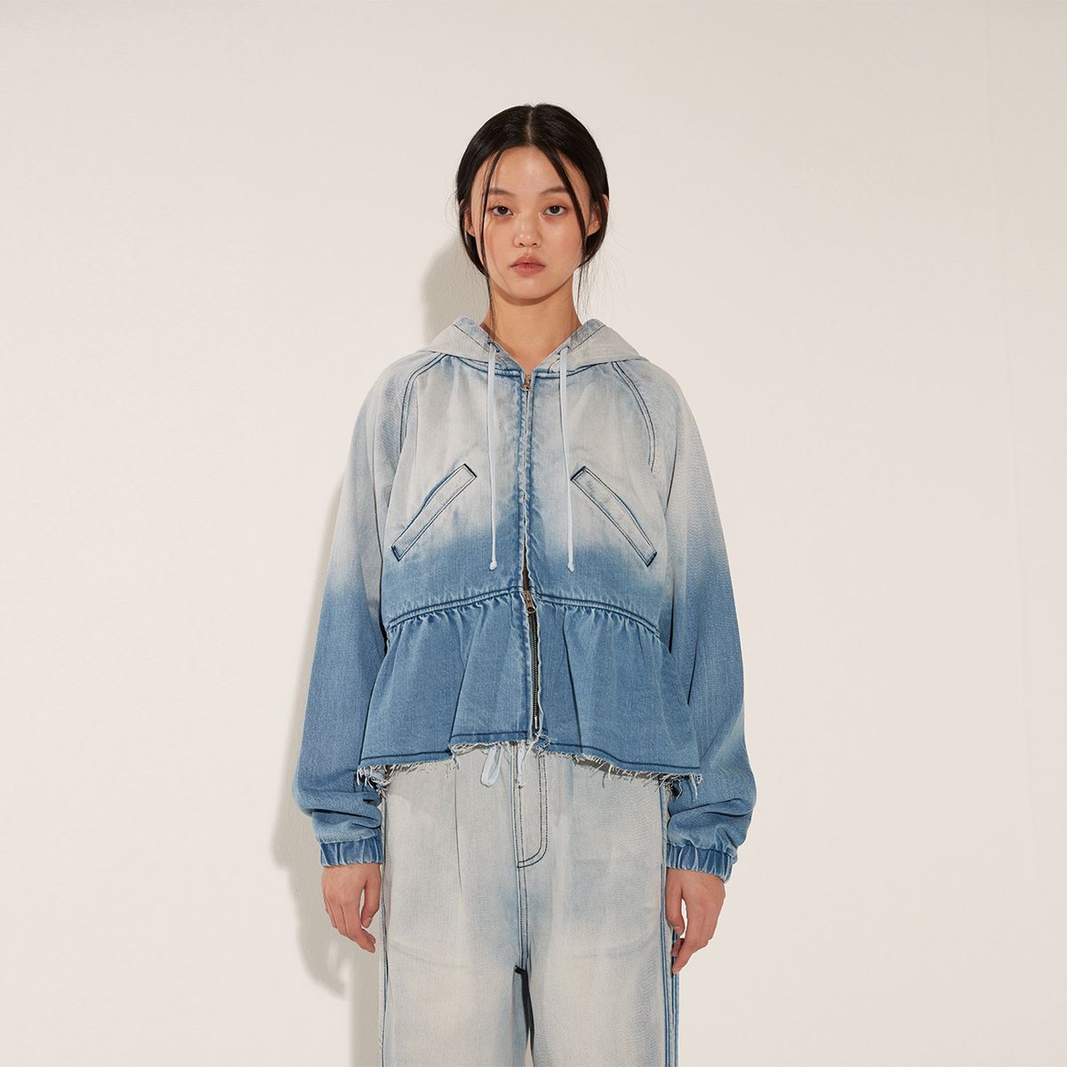 솔티페블(SALTY PEBBLE) GRADATION DENIM FLARED HOOD ZIP UP [BLUE]