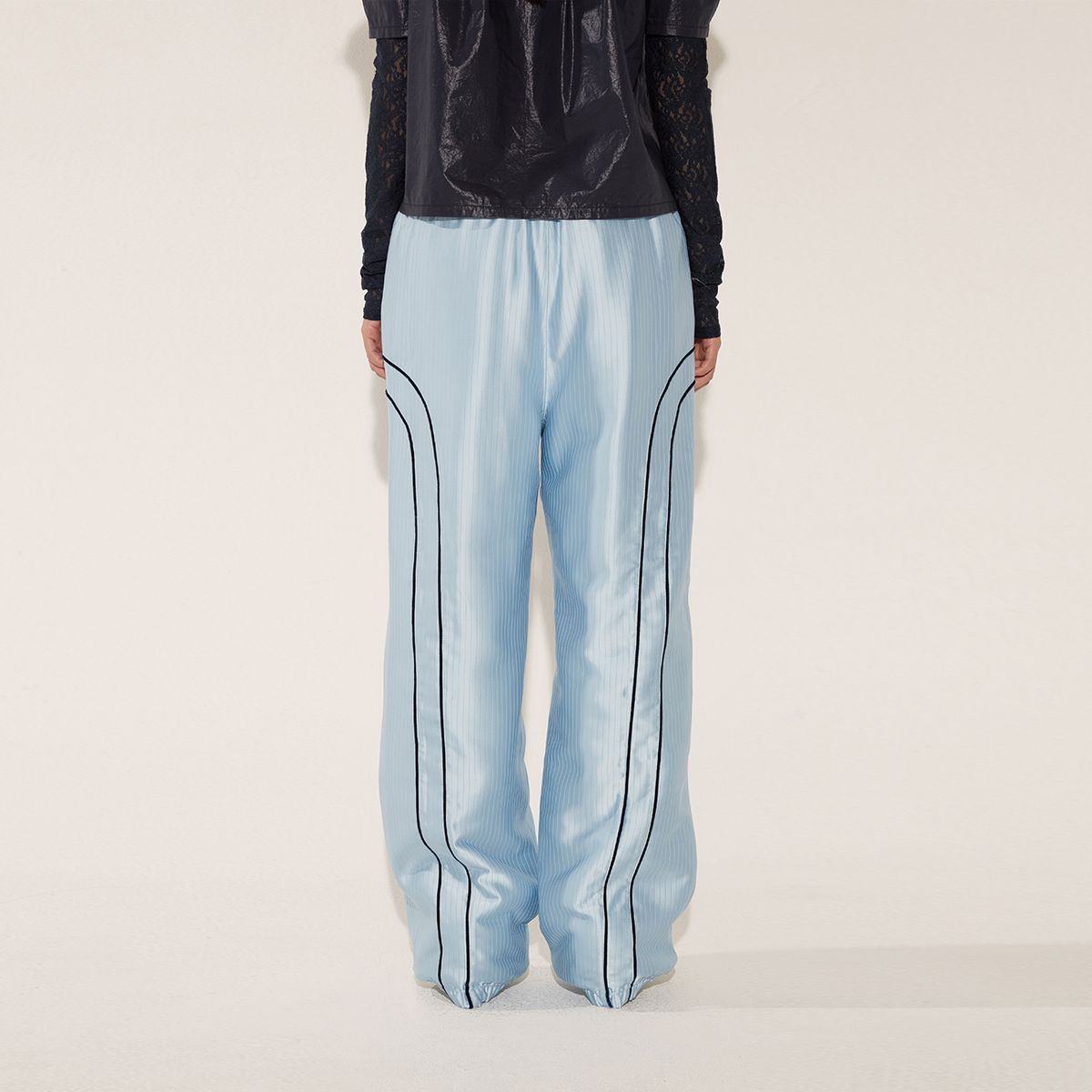솔티페블(SALTY PEBBLE) SATIN PIPING JOGGER PANTS [SKY BLUE]