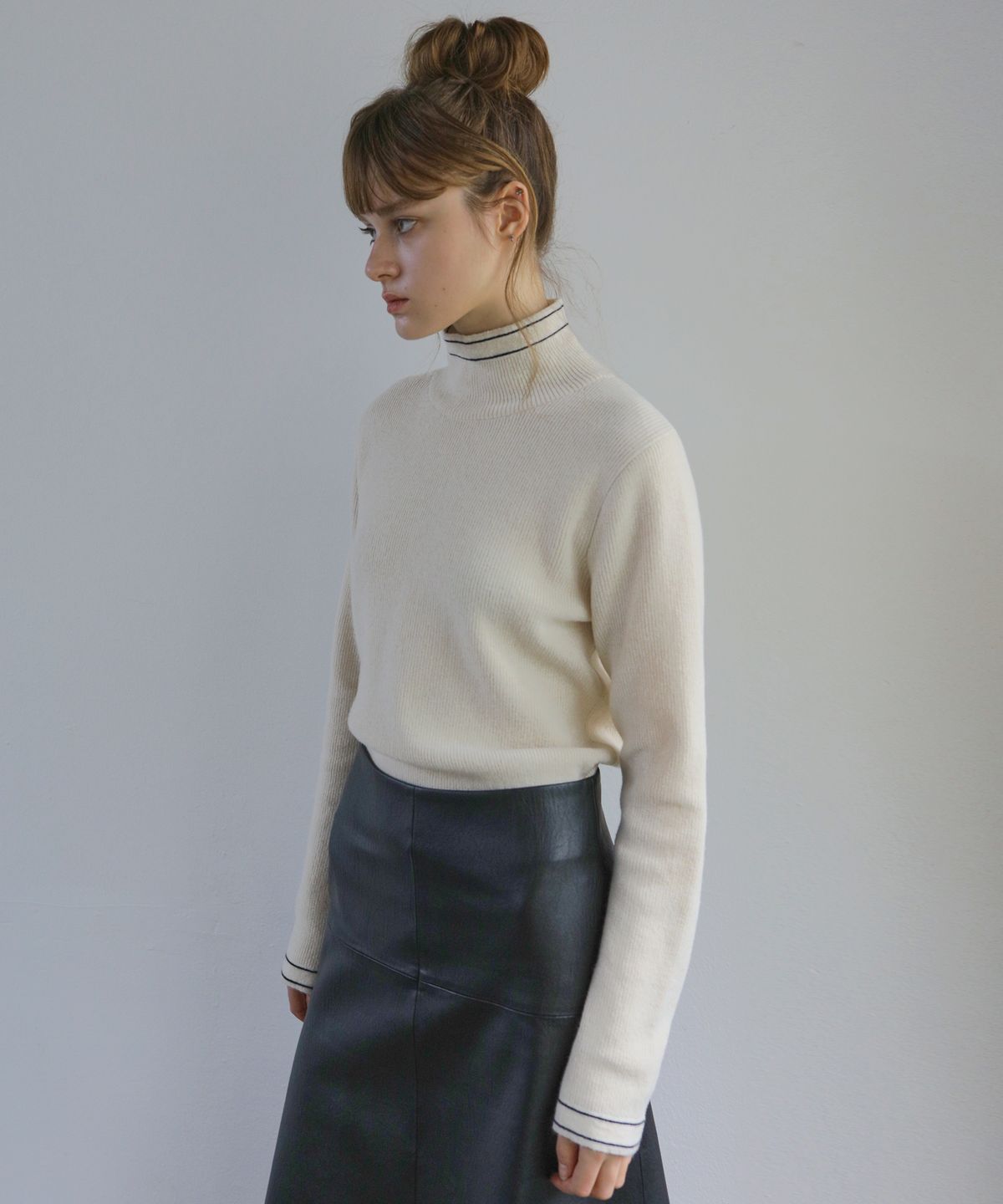 폴앤앨리스(PAUL&ALICE) LINE TURTLENECK PULLOVER / IVORY