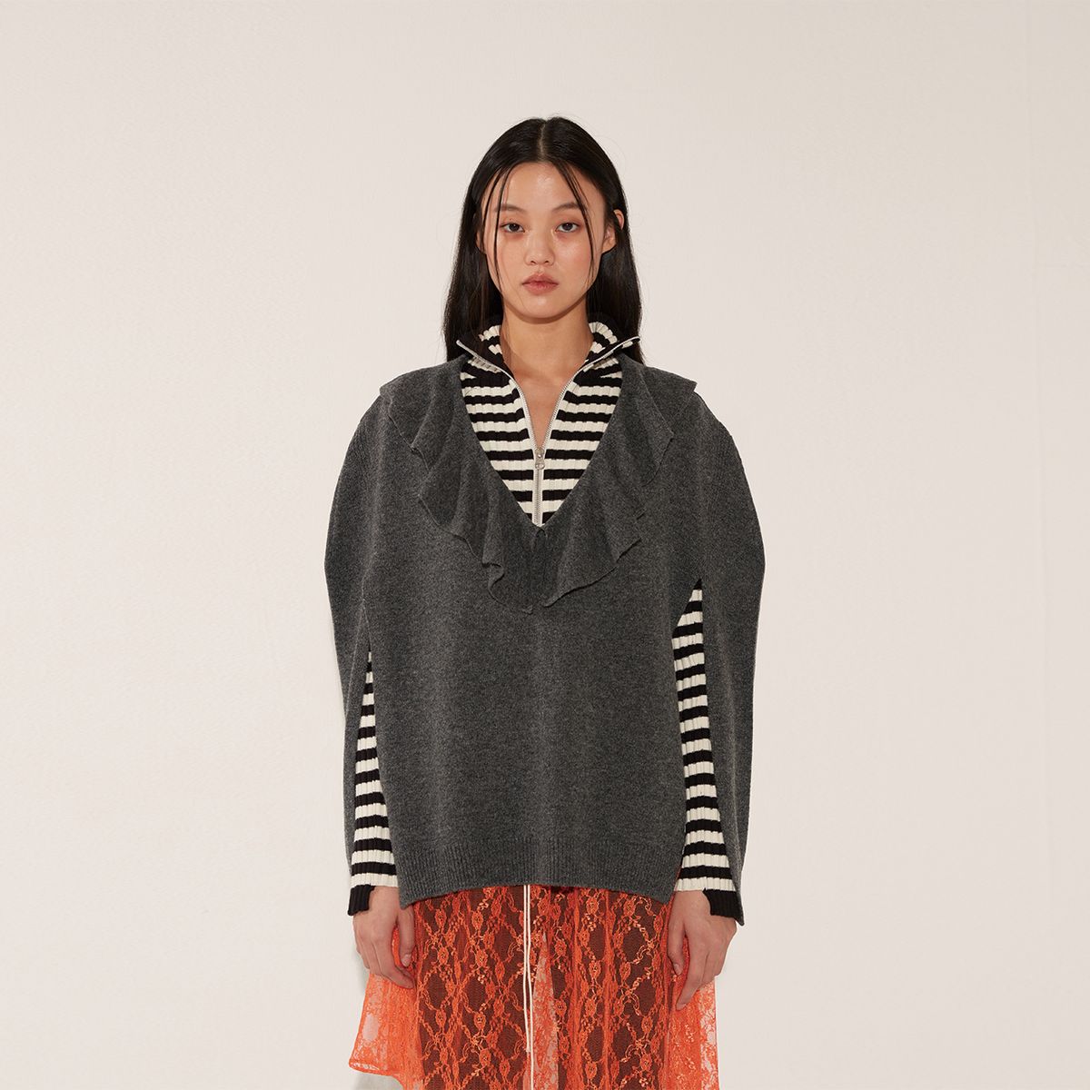 솔티페블(SALTY PEBBLE) FLARE CAPE WOOL KNIT [CHARCOAL]