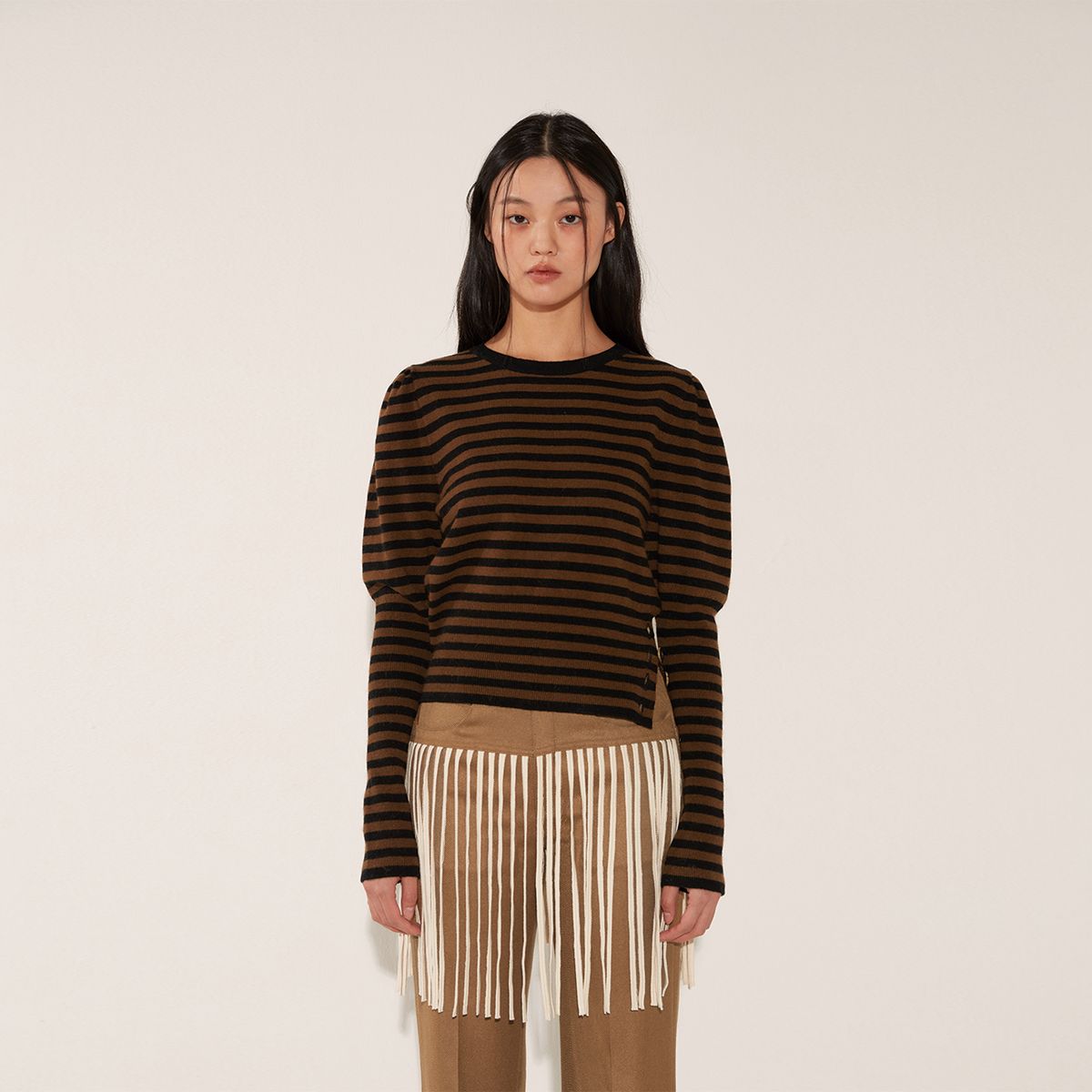 솔티페블(SALTY PEBBLE) STRIPE PUFF KNIT TOP [BROWN]