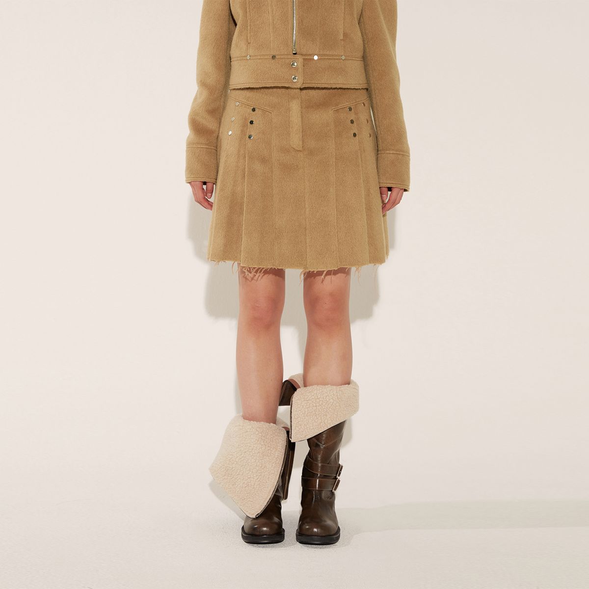 솔티페블(SALTY PEBBLE) PINTUCK SNAP PLEATED SKIRT [MOCHA]