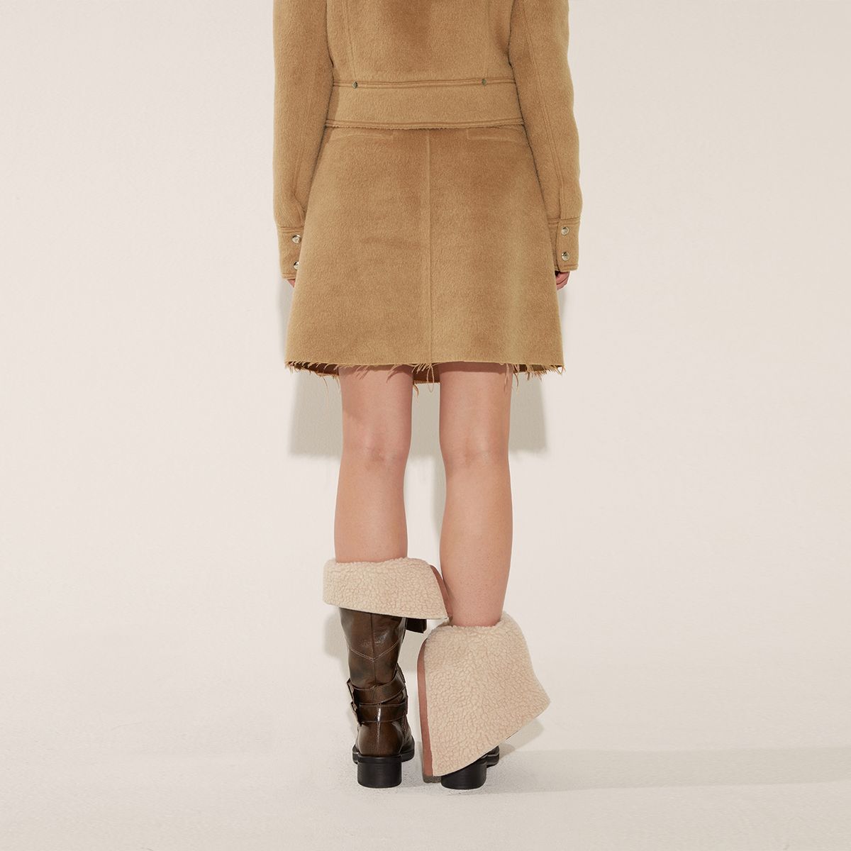 솔티페블(SALTY PEBBLE) PINTUCK SNAP PLEATED SKIRT [MOCHA]