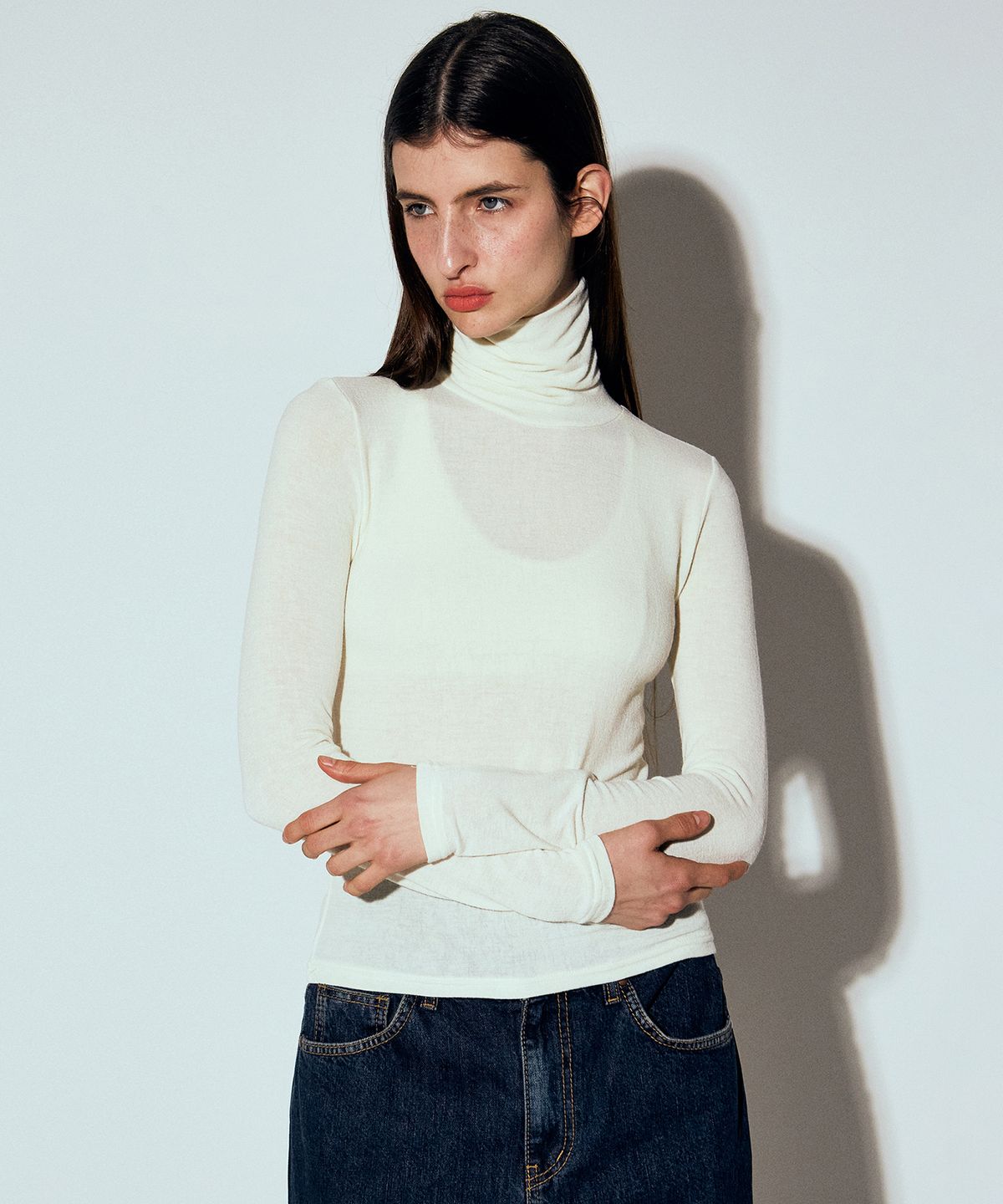 닉앤니콜(NICK&NICOLE) MINIMAL SLIM TURTLENECK TOP_IVORY