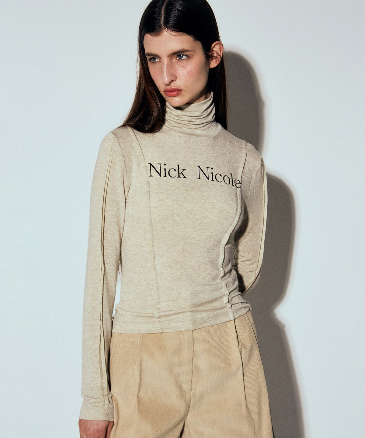 닉앤니콜(NICK&NICOLE) NICOLE PINTUCK LINE TURTLENECK TOP_OATMEAL