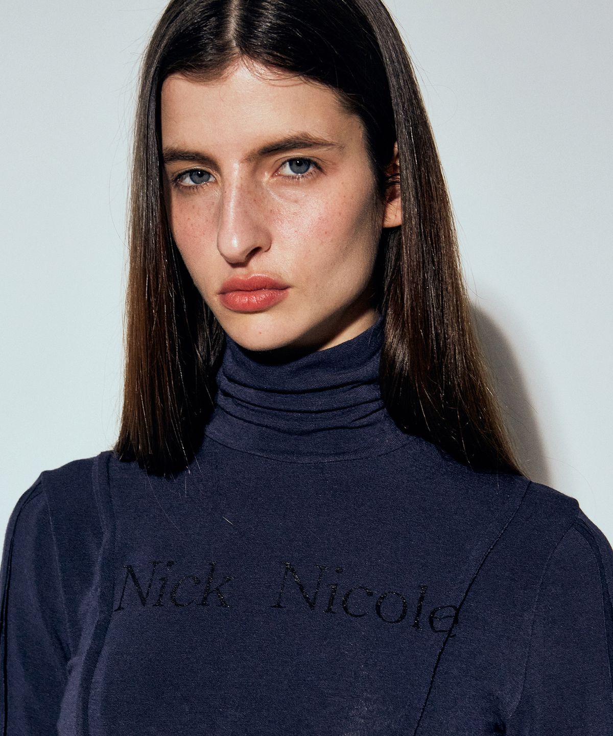 닉앤니콜(NICK&NICOLE) NICOLE PINTUCK LINE TURTLENECK TOP_NAVY
