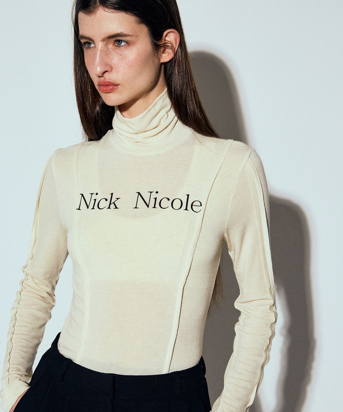 닉앤니콜(NICK&NICOLE) NICOLE PINTUCK LINE TURTLENECK TOP_LIGHT BEIGE