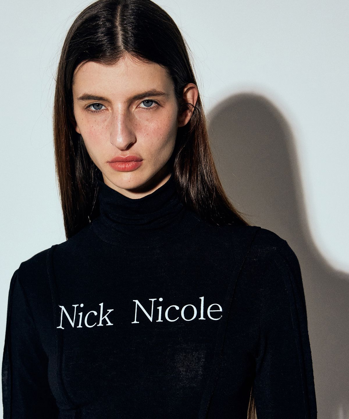 닉앤니콜(NICK&NICOLE) NICOLE PINTUCK LINE TURTLENECK TOP_BLACK