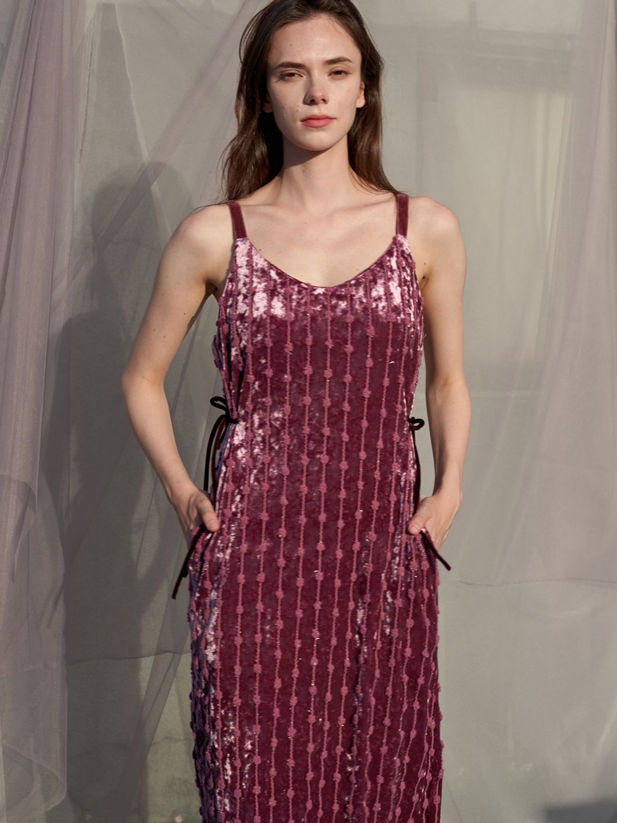 쏘리, 투 머치 러브(SORRY, TOO MUCH LOVE) Hollywood Ornament Velvet Dress_Burgundy