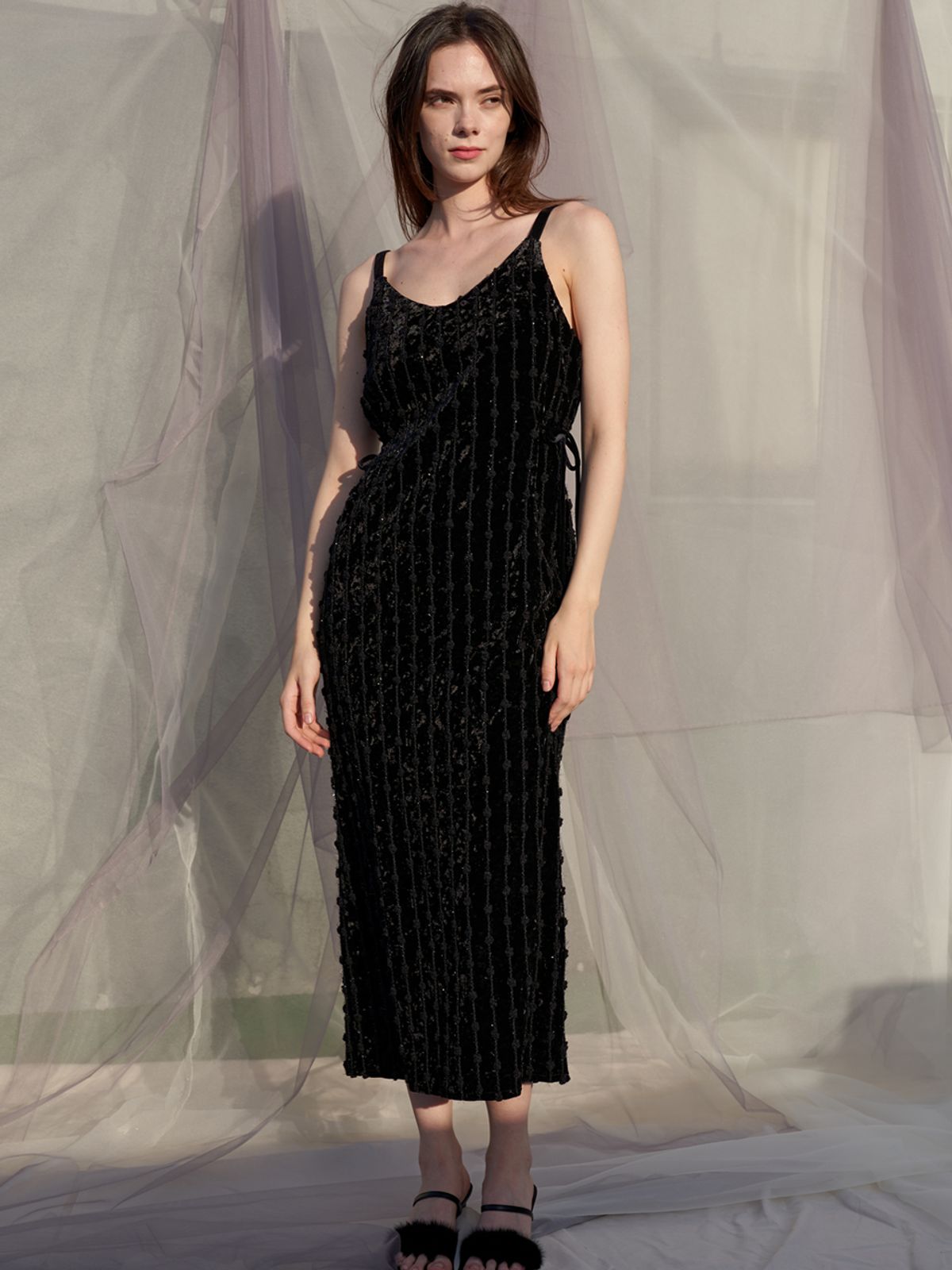 쏘리, 투 머치 러브(SORRY, TOO MUCH LOVE) Hollywood Ornament Velvet Dress_Black