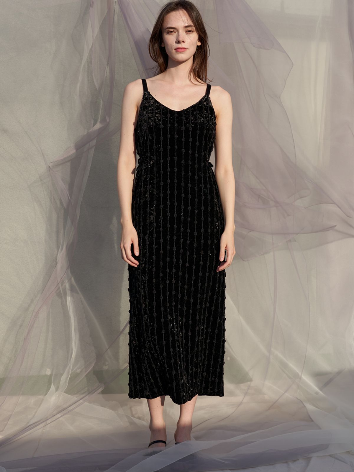 쏘리, 투 머치 러브(SORRY, TOO MUCH LOVE) Hollywood Ornament Velvet Dress_Black