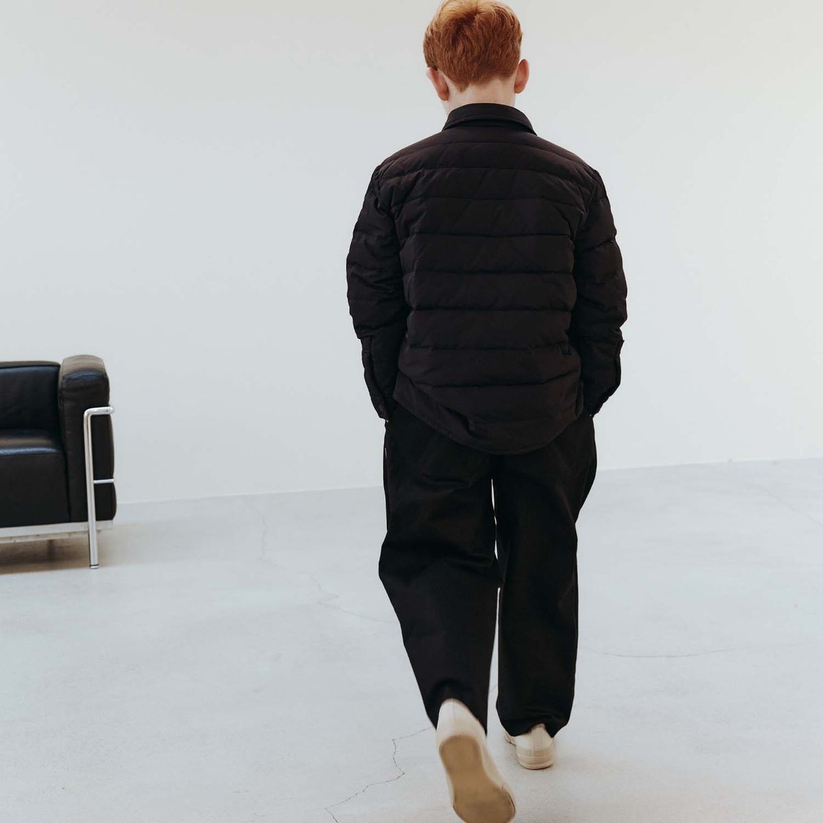 벤(BBEEEENN) 배럴 핏 트라우저_블랙