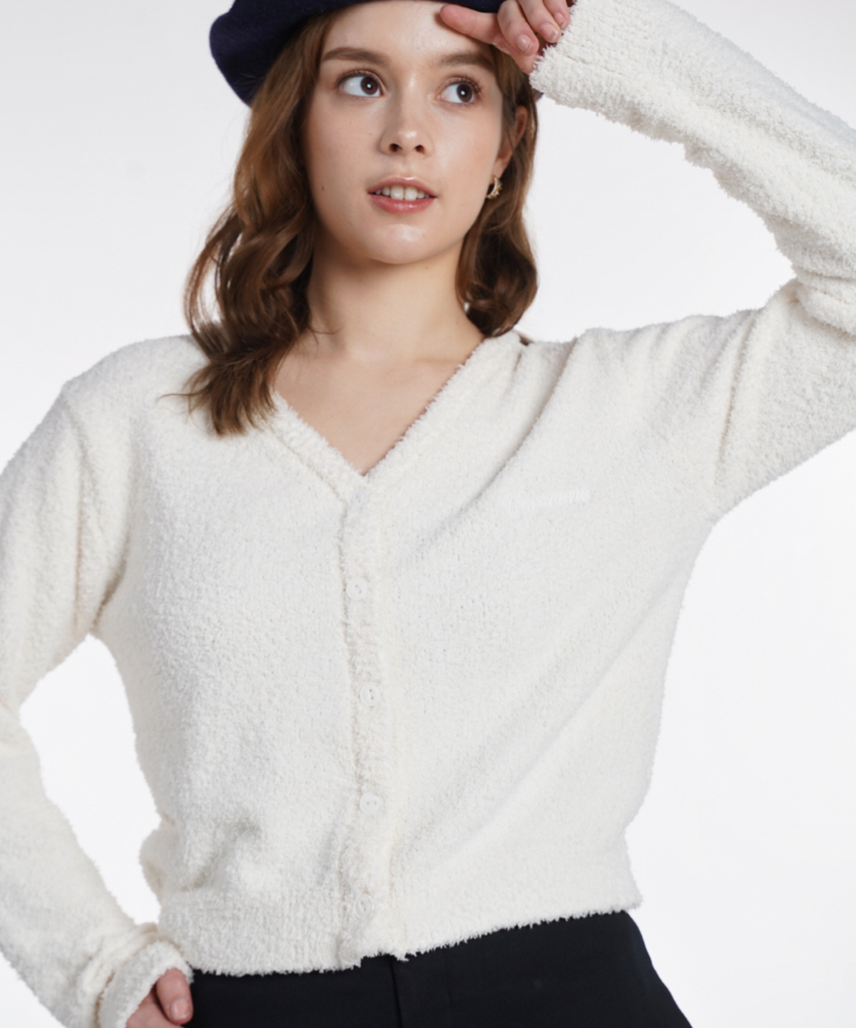 벌스원(VERSE ONE) EMBROIDERED LOGO CARDIGAN IVORY(NEW)