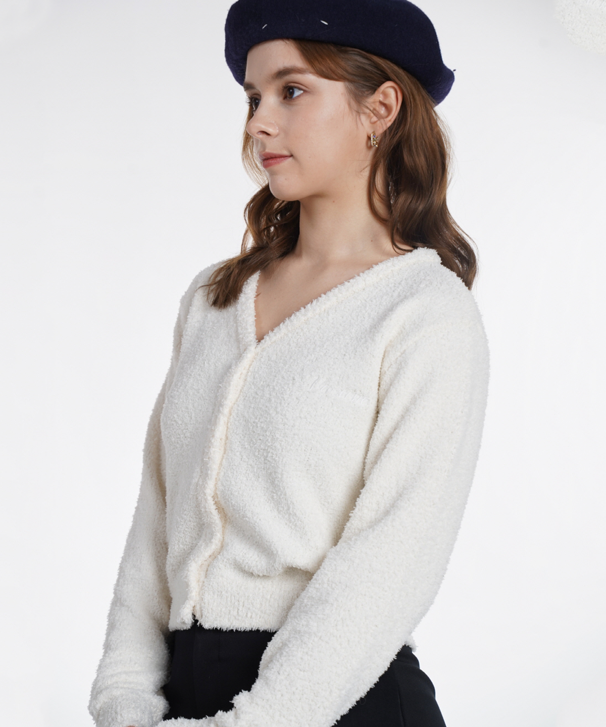 벌스원(VERSE ONE) EMBROIDERED LOGO CARDIGAN IVORY(NEW)