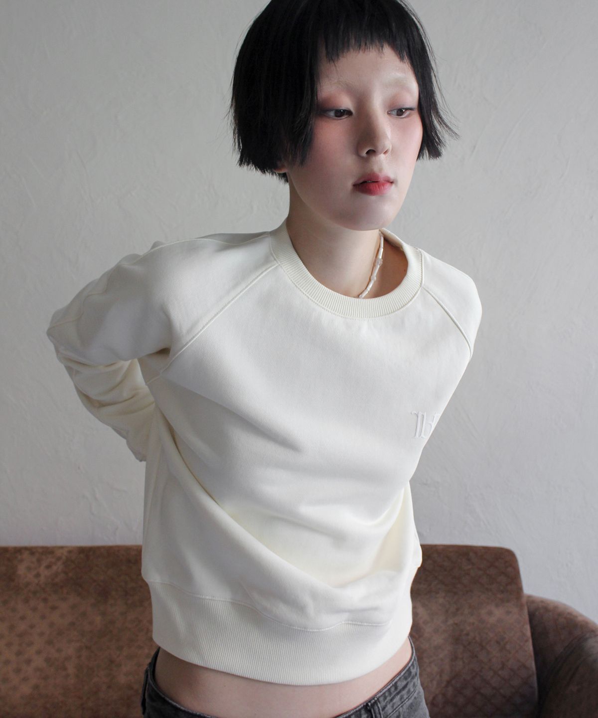 루바티(RUBATI) 심볼 로고 스웻셔츠_아이보리