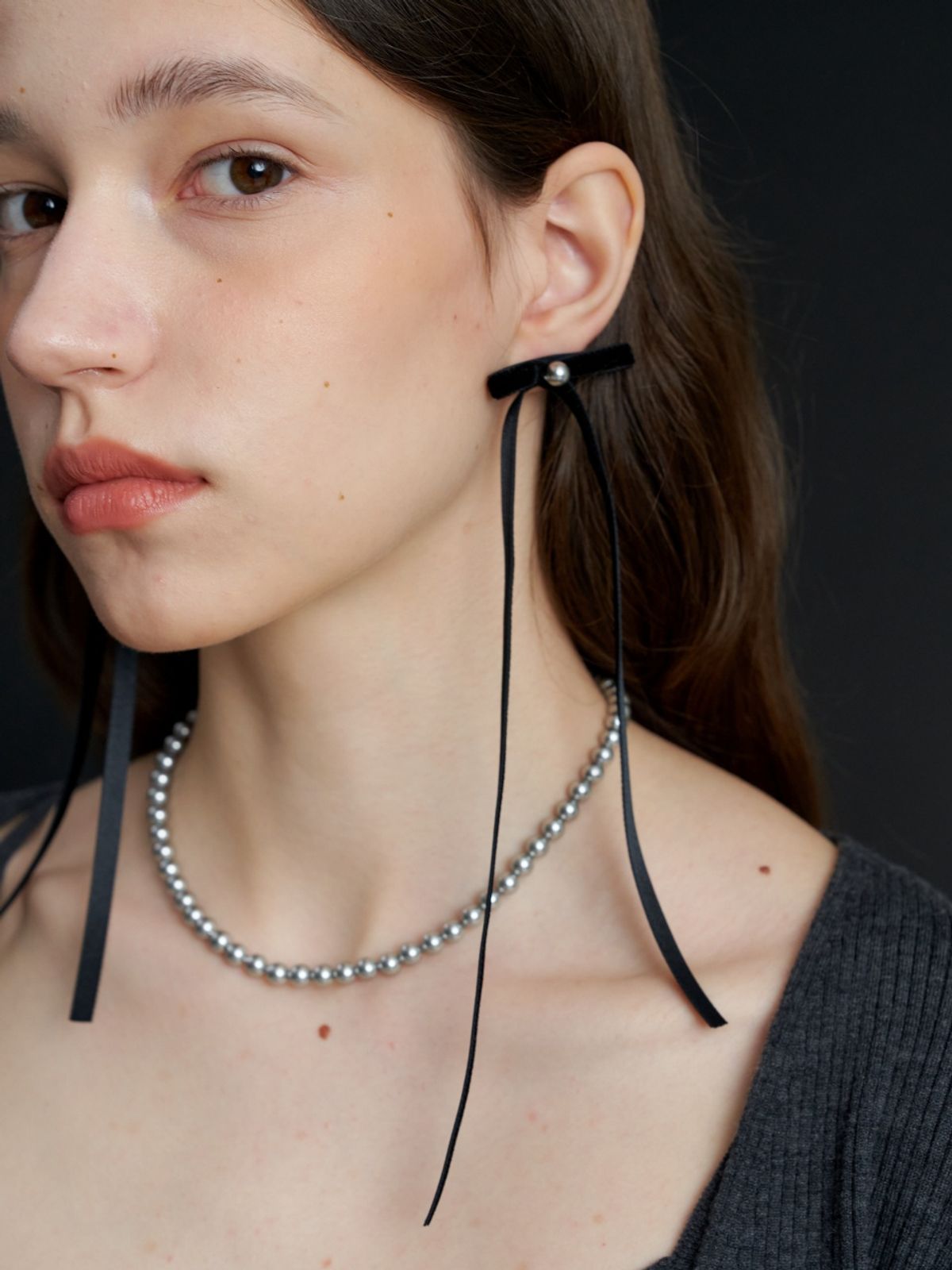 러브미몬스터(LOVE ME MONSTER) Pearl Velvet Ribbon Earrings (L233MER110)