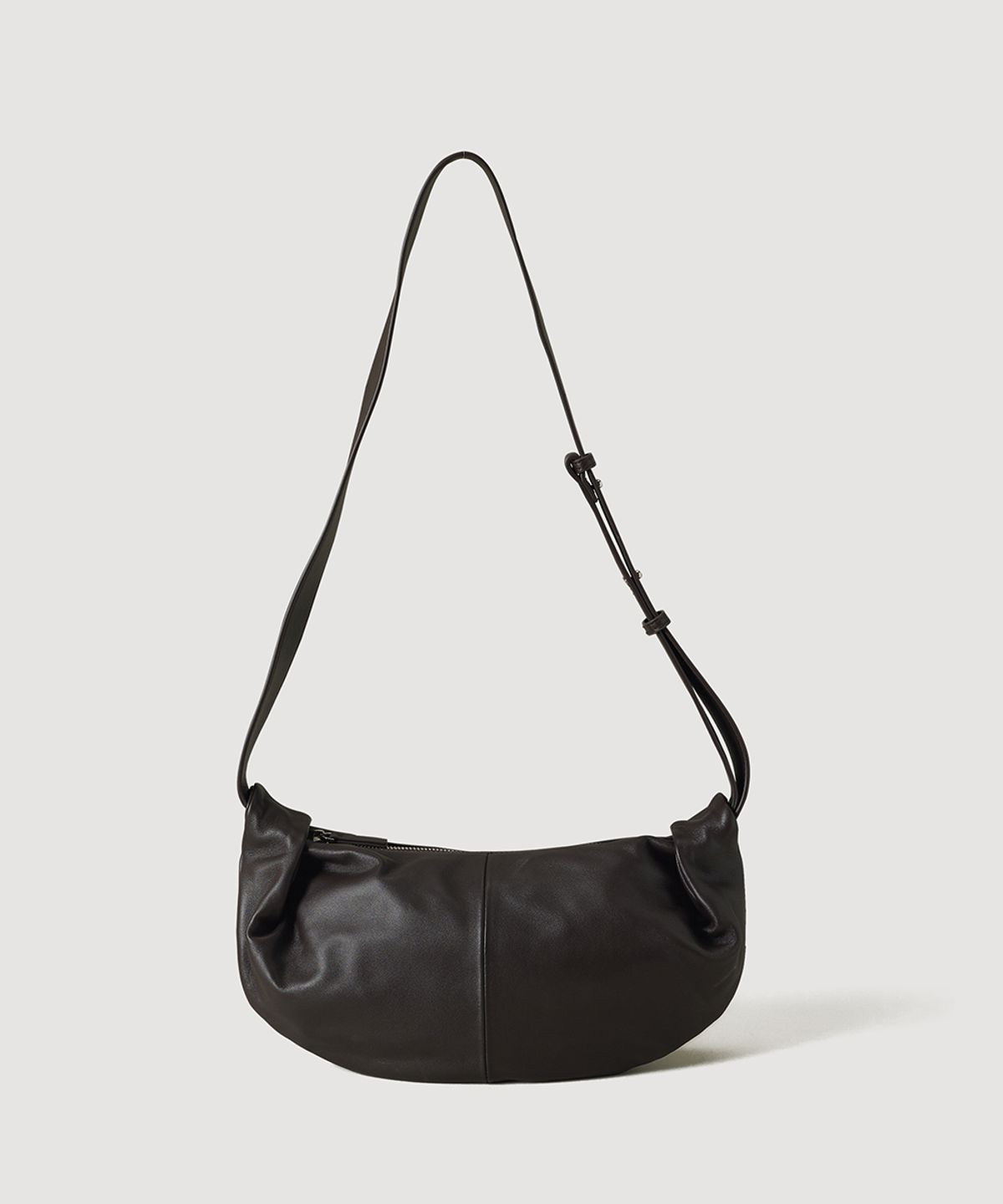 플로르(FLOR) 오위 슬링 호보백 Ohwi Leather Sling Bag Brown