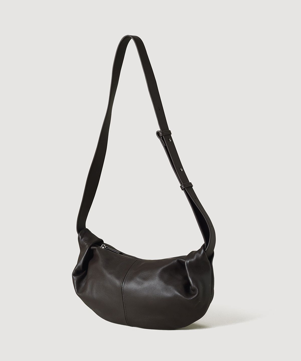 플로르(FLOR) 오위 슬링 호보백 Ohwi Leather Sling Bag Brown