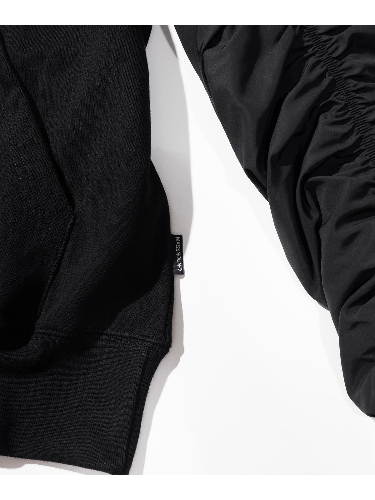 매스노운(MASSNOUN) BELINE PUCKERING HOODIE MFHHD006-BK