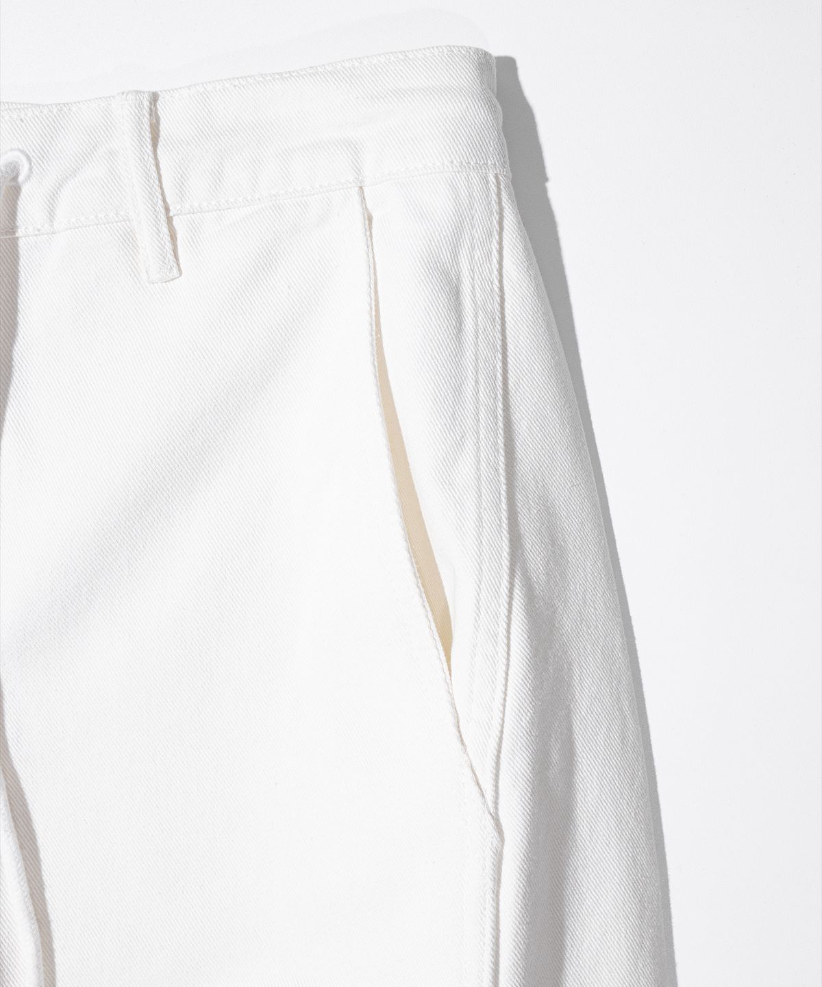 매스노운(MASSNOUN) CURVED BALLOON DENIM MFHJP001-WT
