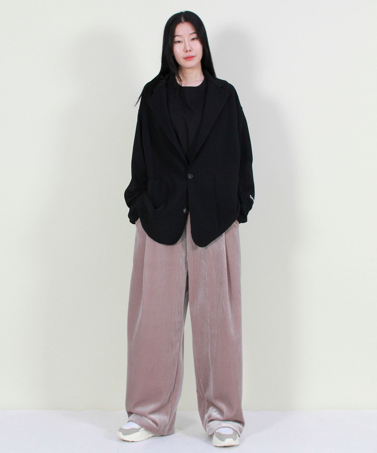 드마크(DEMARC) 벨벳 사이드원턱 리얼와이드 팬츠 베이지