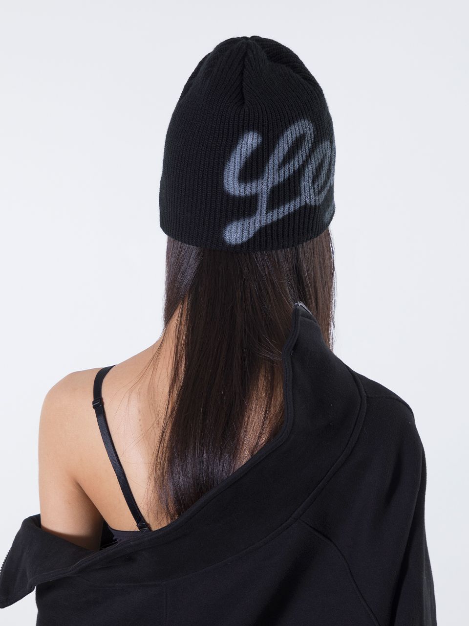 MUSINSA公式 | L.E.E.Y LOGO SPRAYED BEANIE BLACK