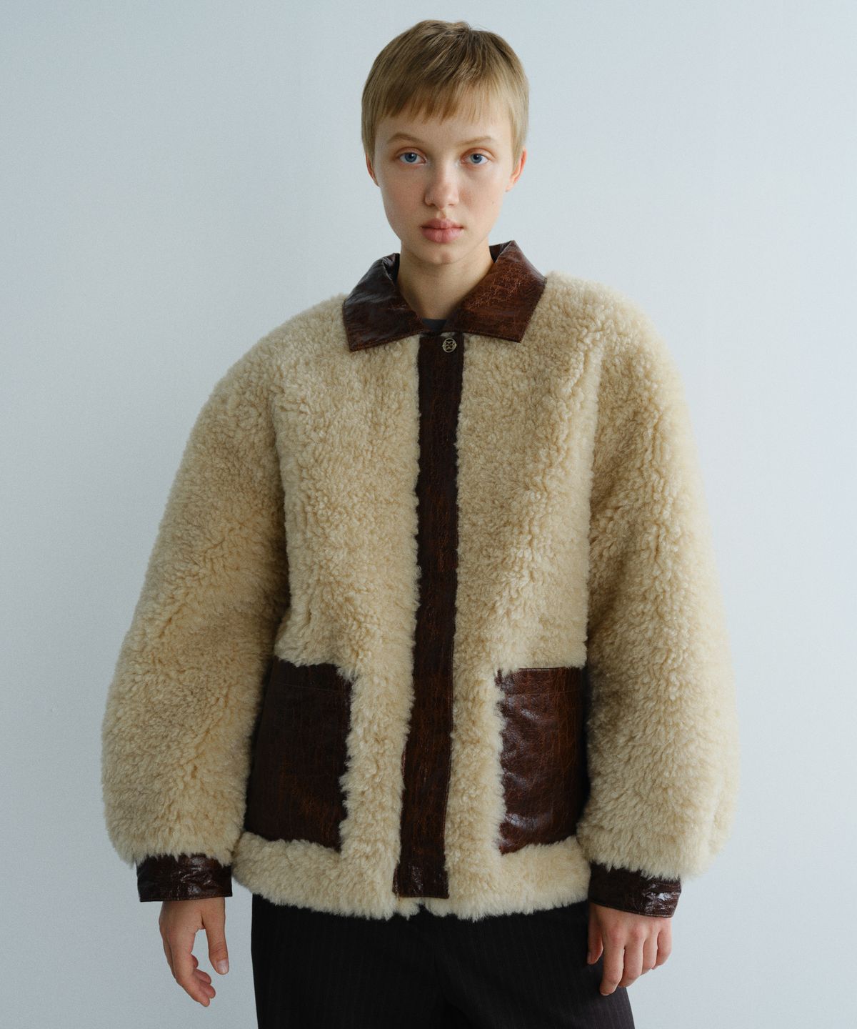 엔오르(EN OR) LEATHER COLORED FUR JACKET - BEIGE