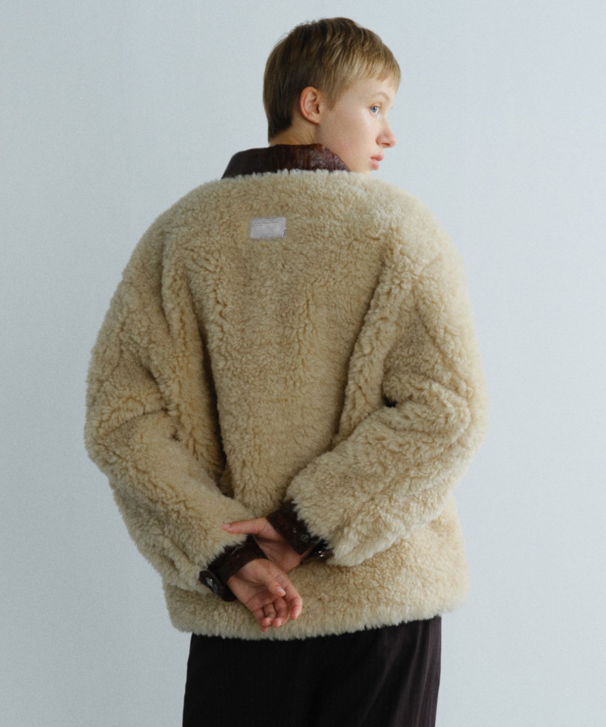 엔오르(EN OR) LEATHER COLORED FUR JACKET - BEIGE