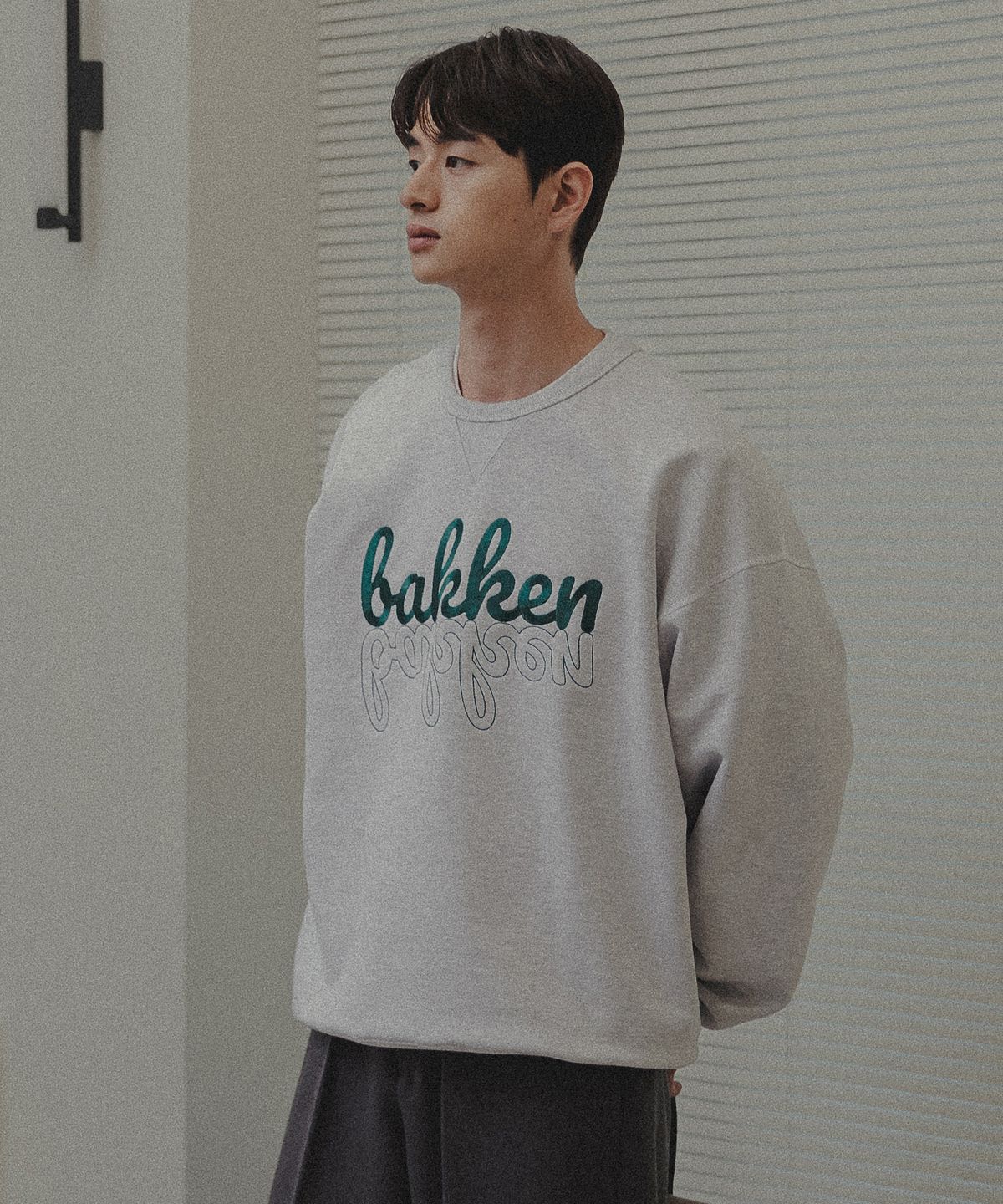 바켄(BAKKEN) Bakken 레터링 스웨트셔츠 BK5988_멜란지화이트