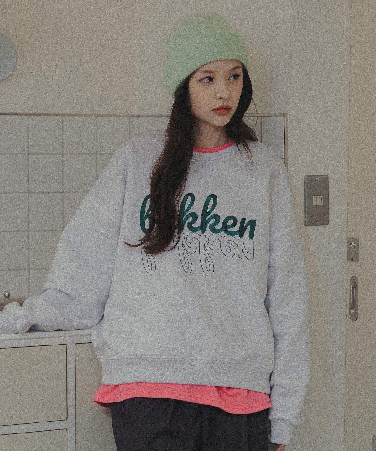 바켄(BAKKEN) Bakken 레터링 스웨트셔츠 BK5988_멜란지화이트