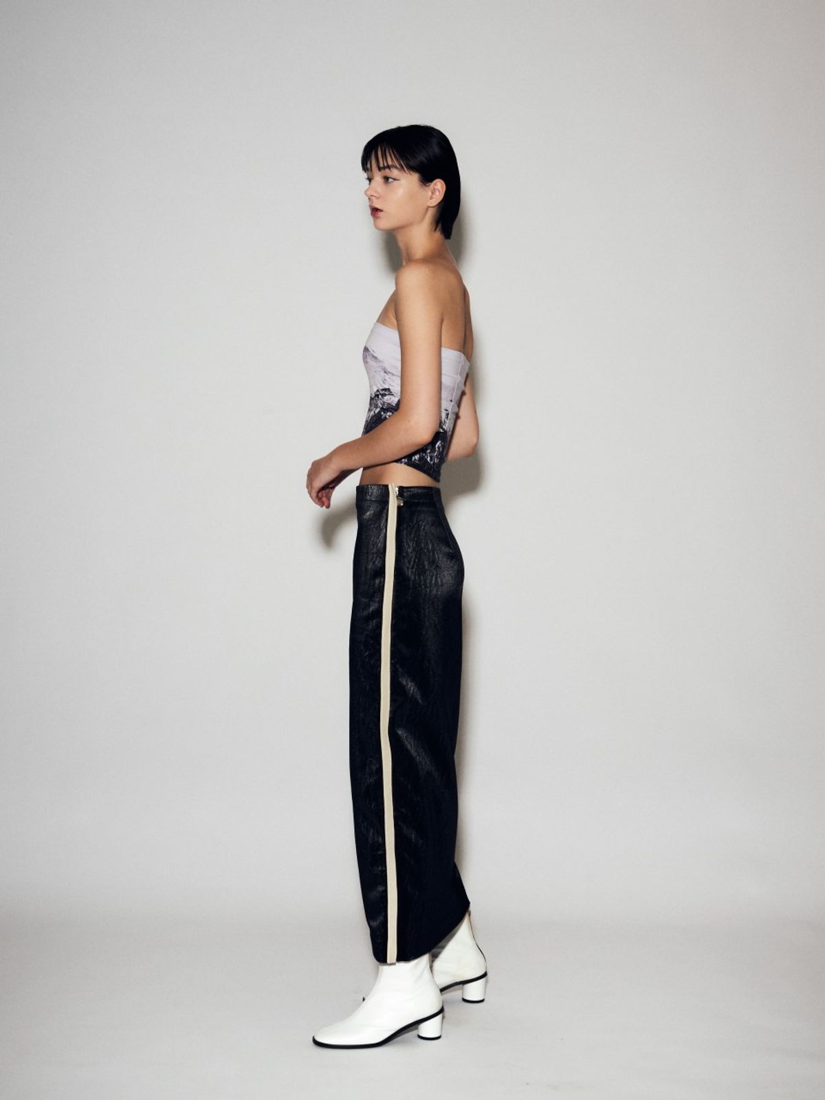 룬케이브(LUNECAVE) LEATHERETTE H-LINE ZIP UP LONG SKIRT