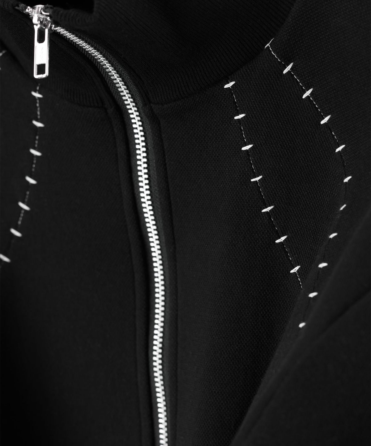 키아세(KIIACE) Embroidered Track Jacket - Black