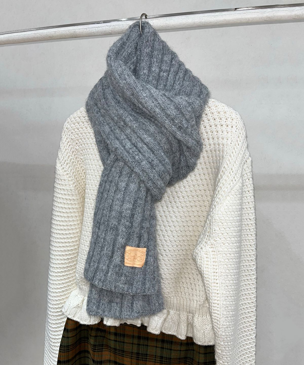 시눈(SINOON) HAIRY COZY MUFFLER (GREY)