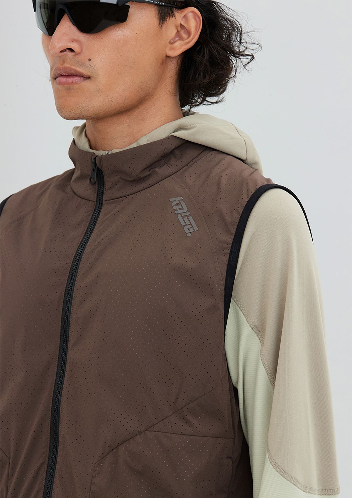 칼렉(KALEG) MENS AIR BLADE GILET (ATHLETIC) MILD BROWN