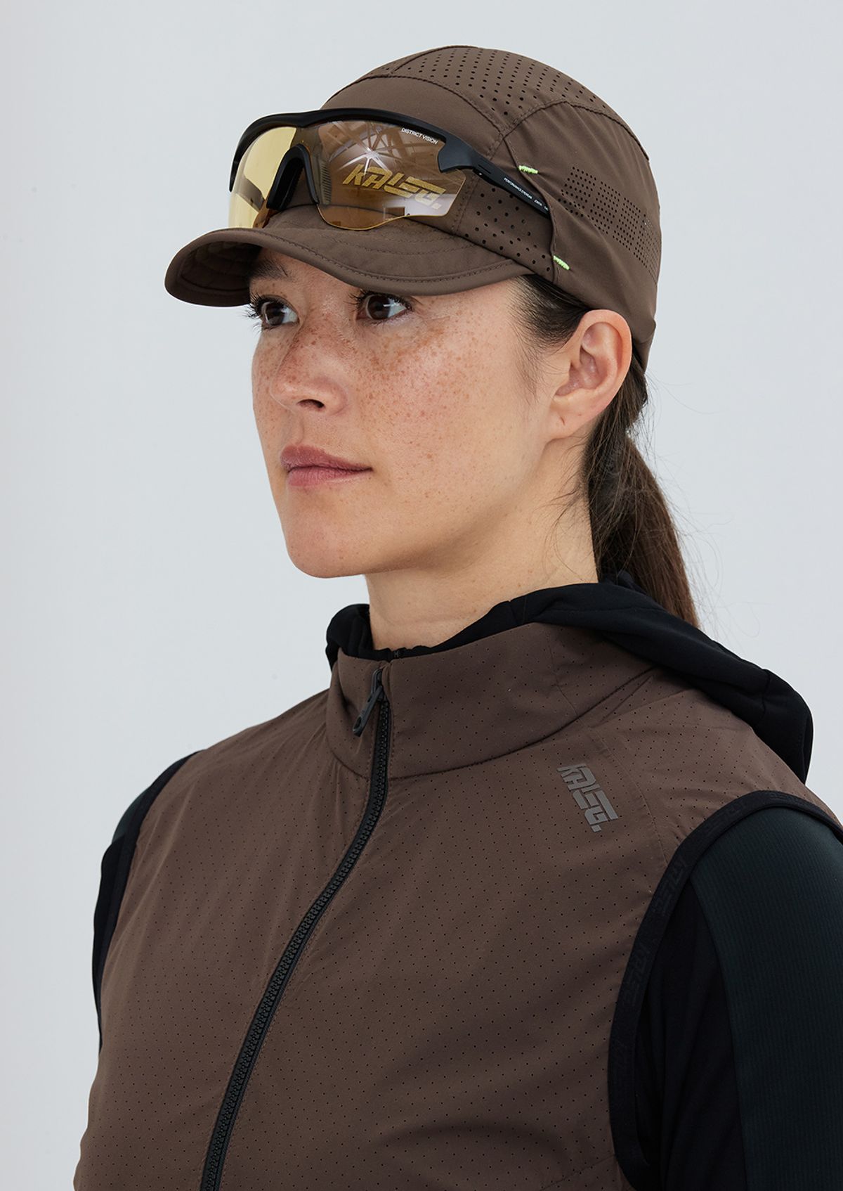 칼렉(KALEG) WOMENS AIR BLADE GILET (ATHLETIC) MILD BROWN