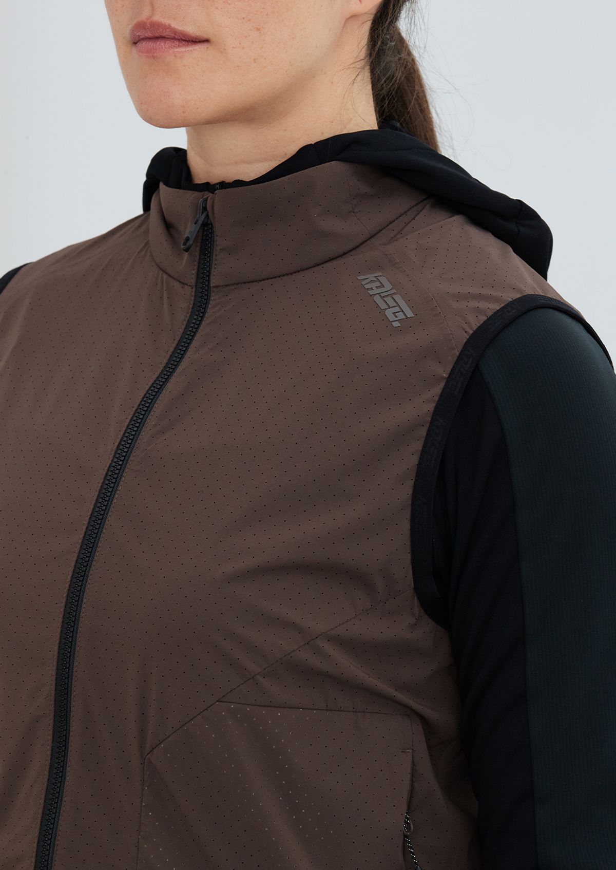 칼렉(KALEG) WOMENS AIR BLADE GILET (ATHLETIC) MILD BROWN