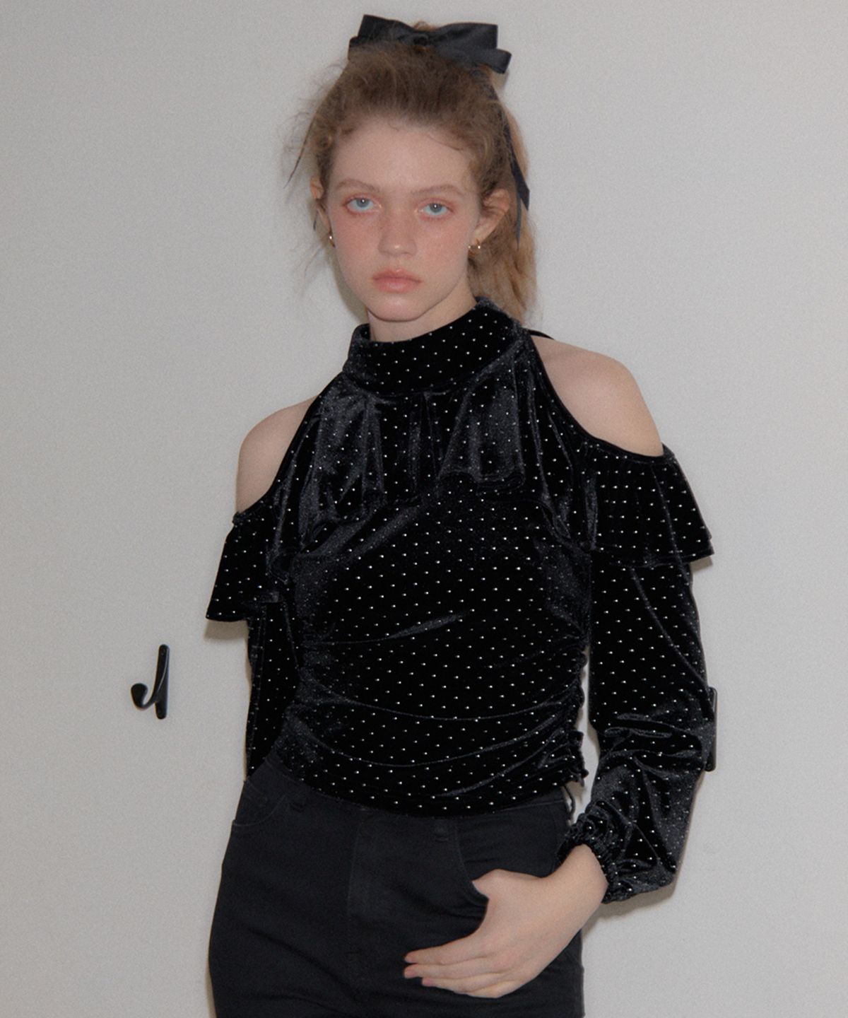 살롱 드 욘(SALON DE YOHN) Shoulder Point Velvet Blouse