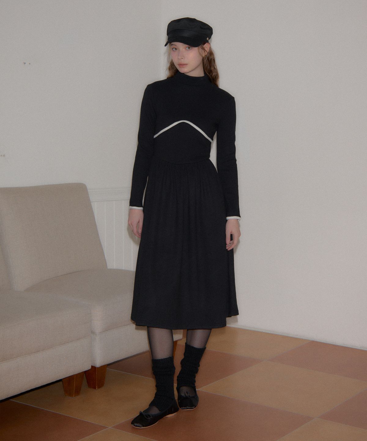 살롱 드 욘(SALON DE YOHN) Line Point High Neck Dress_ Black