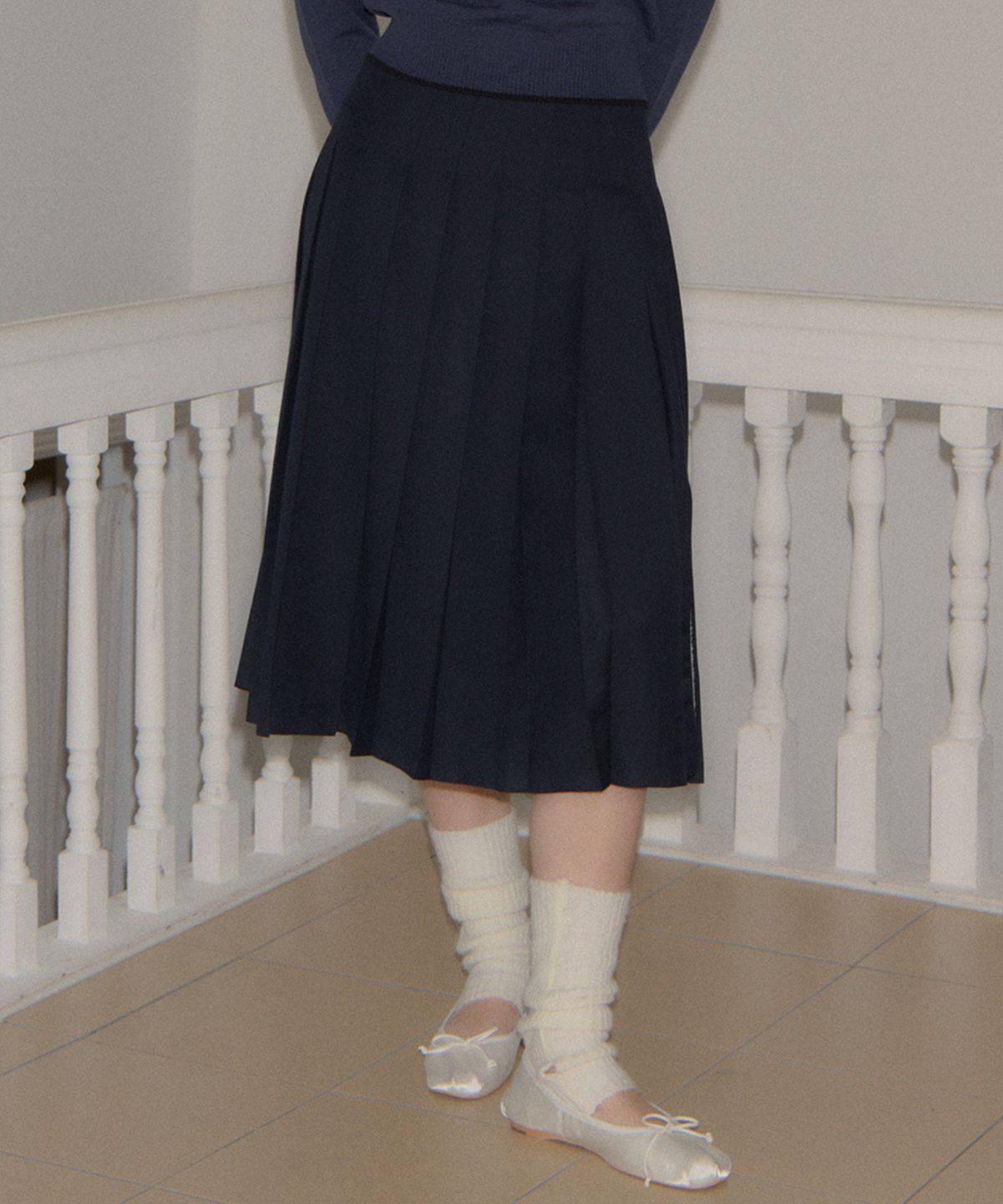 살롱 드 욘(SALON DE YOHN) Side Slit Pleated Midi Skirt_ Navy