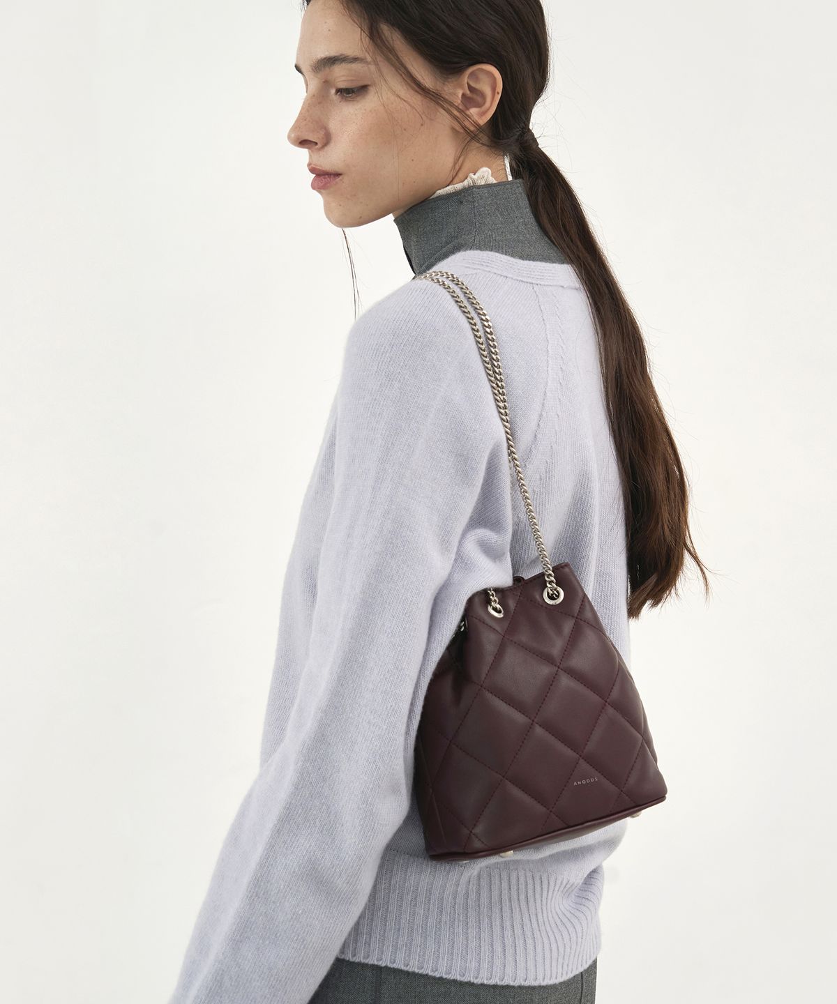 앤오즈(ANODDS) TIWI SHEEPSKIN QUILT chain mini bucket bag 3 color