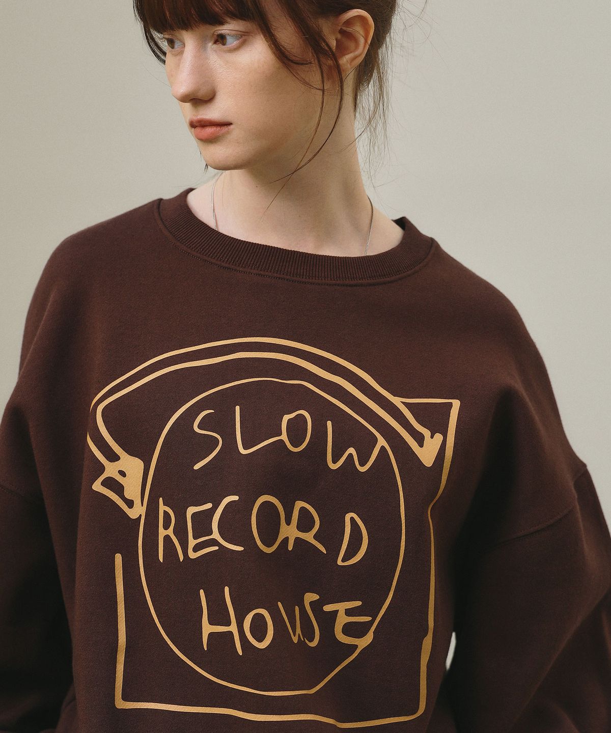슬로우 레코드 하우스(SLOW RECORD HOUSE) 레코드 스웻셔츠_브라운