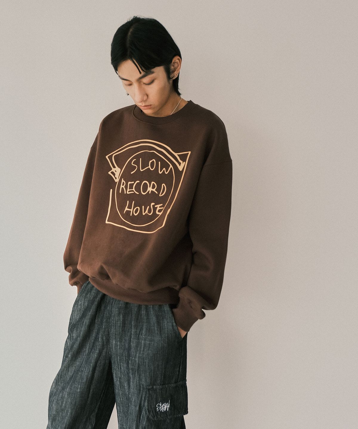 슬로우 레코드 하우스(SLOW RECORD HOUSE) 레코드 스웻셔츠_브라운