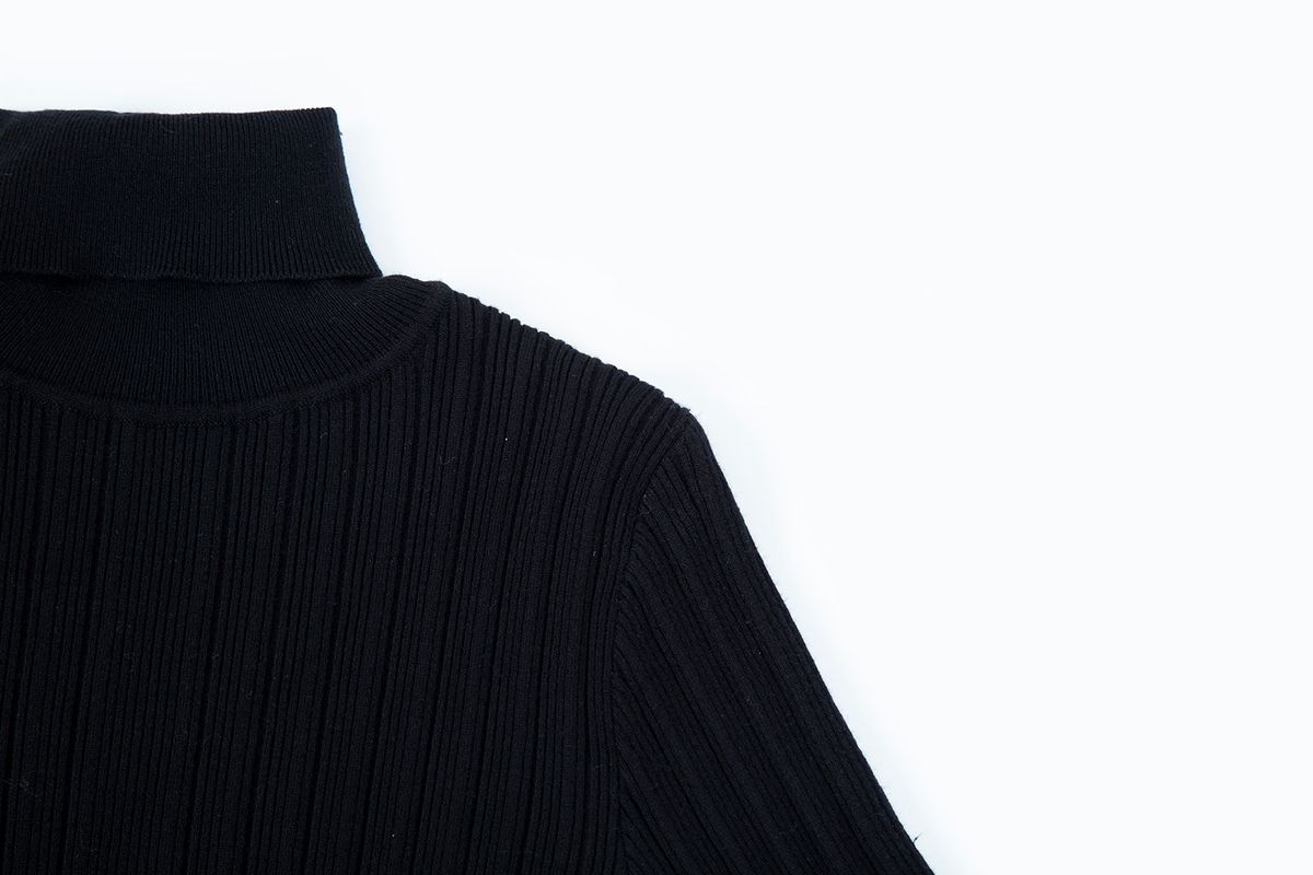 샐러드바구니(SALAD BAGUNI) Polo Neck Ribbed Pullover - black