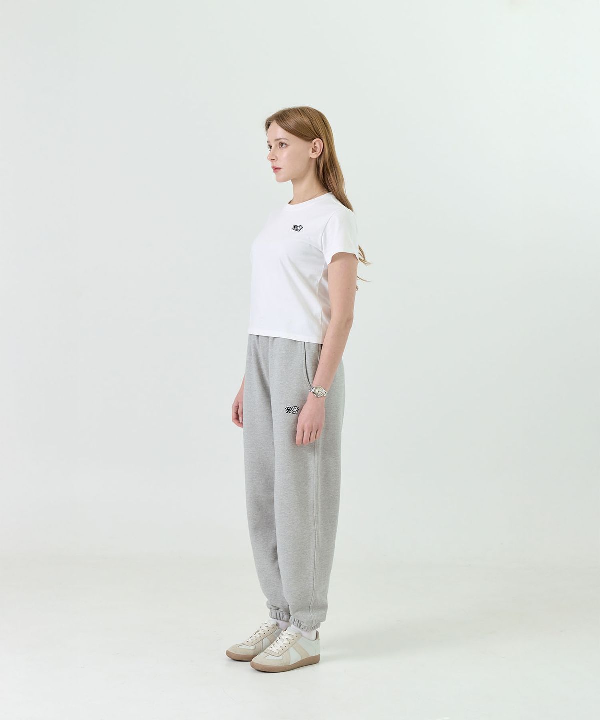 제마 에르베 르 코티디앙(ZEMA ÉLEVER LE QUOTIDIEN) Semi Crop Double Logo T-Shirt - White (세미크롭 티셔츠)